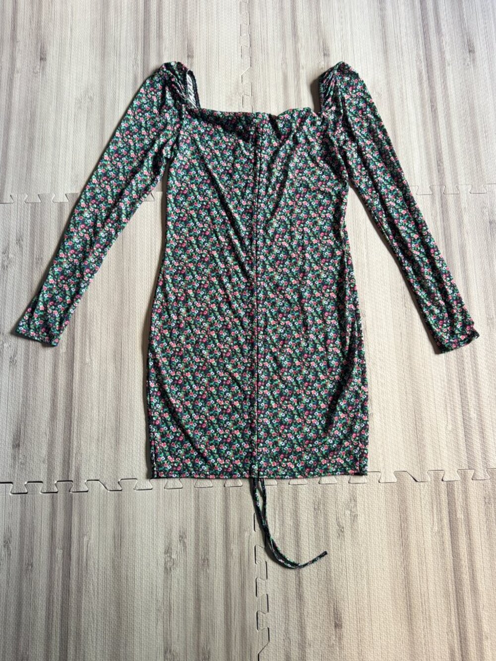 NWT PrettyLittleThing Black Ditsy Floral Ruched Front Long Sleeve Bodycon Dress